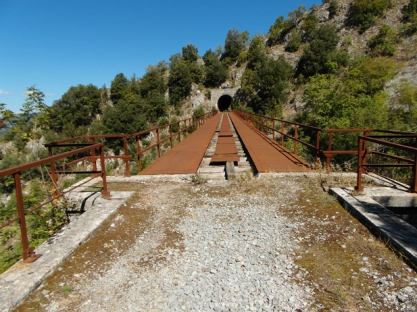 24-brug-tussen-2-tunnels